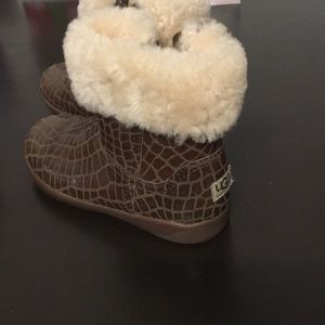 Toddler ugg boots size 10